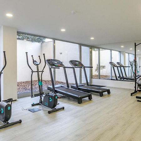 Lovelystay - Modern Loft With Gym & Free Parking Minutes Away From Cbd OOporto Exterior foto