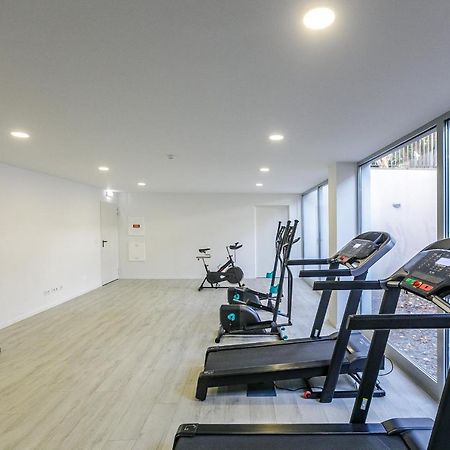 Lovelystay - Modern Loft With Gym & Free Parking Minutes Away From Cbd OOporto Exterior foto