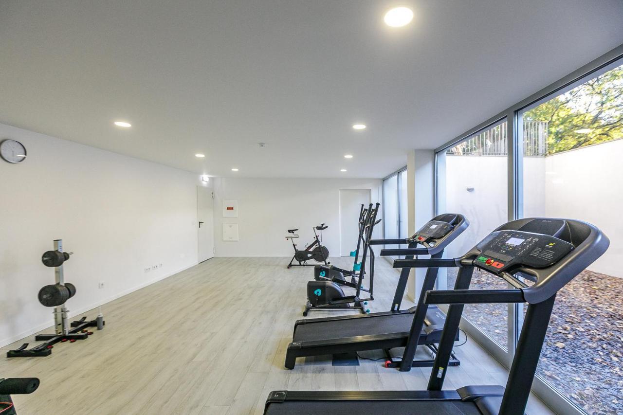 Lovelystay - Modern Loft With Gym & Free Parking Minutes Away From Cbd OOporto Exterior foto