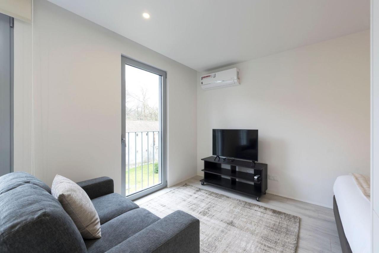 Lovelystay - Modern Loft With Gym & Free Parking Minutes Away From Cbd OOporto Exterior foto