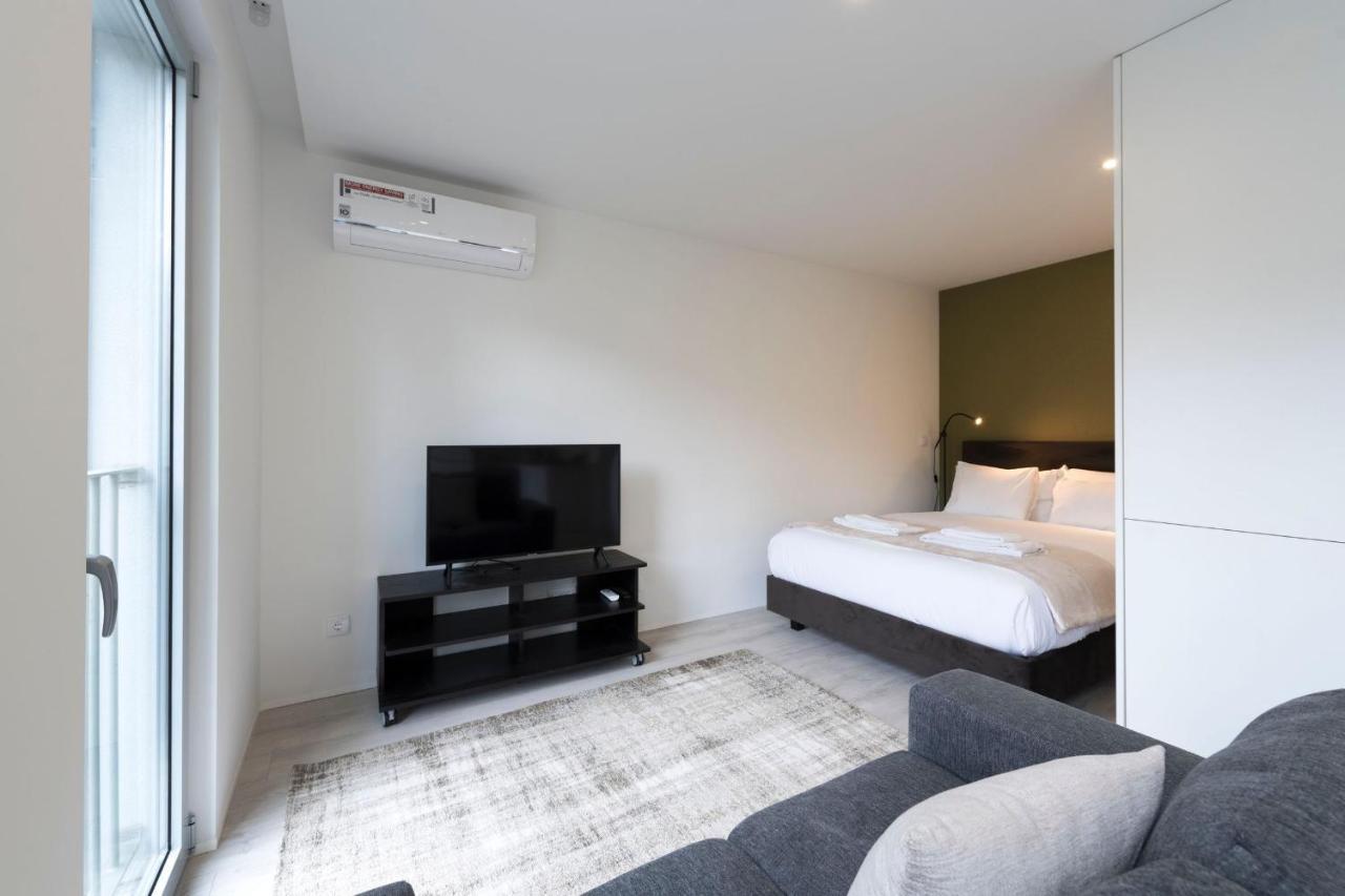 Lovelystay - Modern Loft With Gym & Free Parking Minutes Away From Cbd OOporto Exterior foto