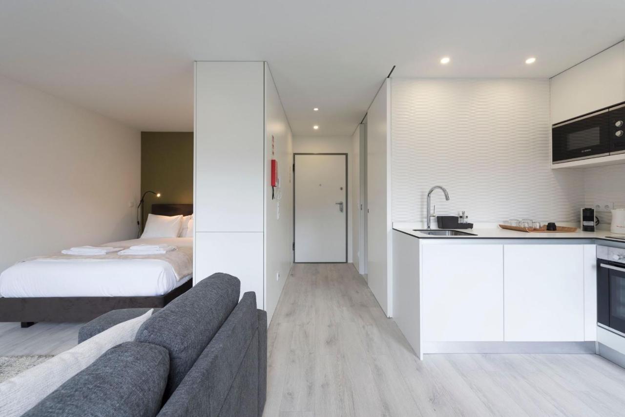 Lovelystay - Modern Loft With Gym & Free Parking Minutes Away From Cbd OOporto Exterior foto