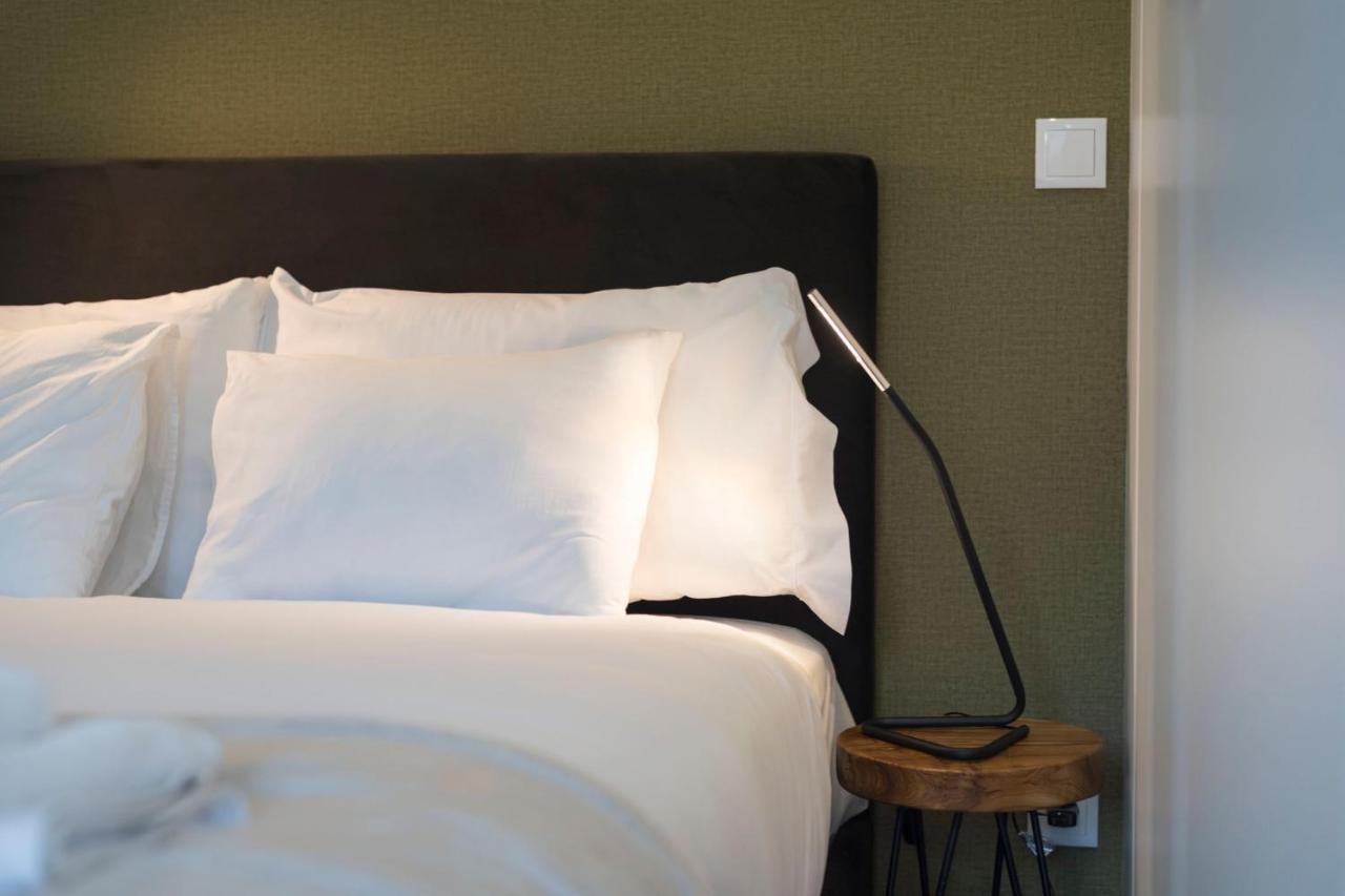 Lovelystay - Modern Loft With Gym & Free Parking Minutes Away From Cbd OOporto Exterior foto
