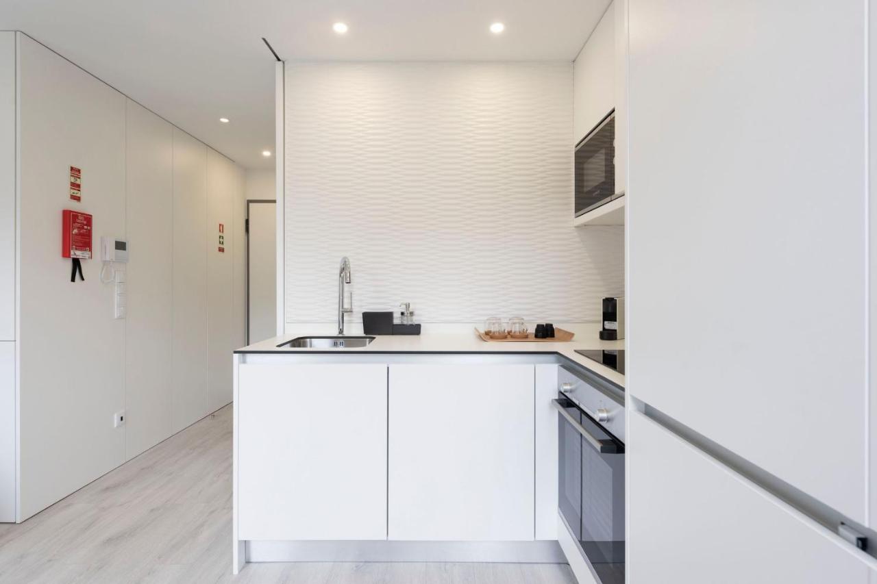 Lovelystay - Modern Loft With Gym & Free Parking Minutes Away From Cbd OOporto Exterior foto